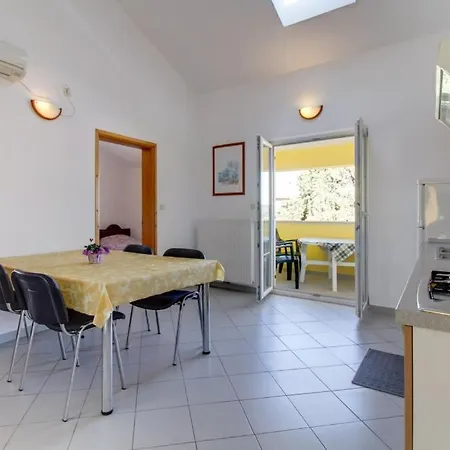 Apartment In With Sea View, Balcony, Air Conditioning, Wifi