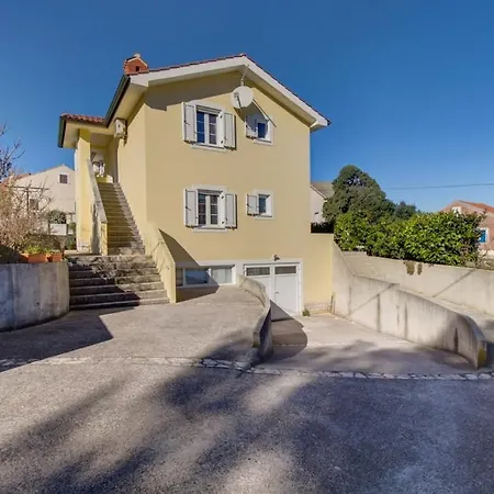 Apartment In With Sea View, Balcony, Air Conditioning, Wifi Nerezine