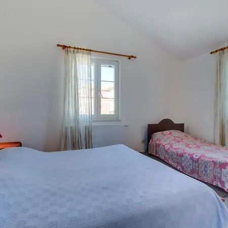 Apartment In With Sea View, Balcony, Air Conditioning, Wifi Nerezine