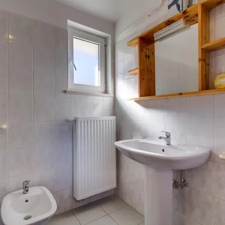 Apartment In With Sea View, Balcony, Air Conditioning, Wifi Nerezine